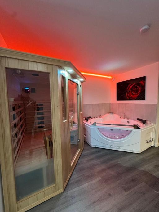 Nuit Defendue - Jacuzzi - Sauna - By Primo C0Nciergerie Турню Екстериор снимка