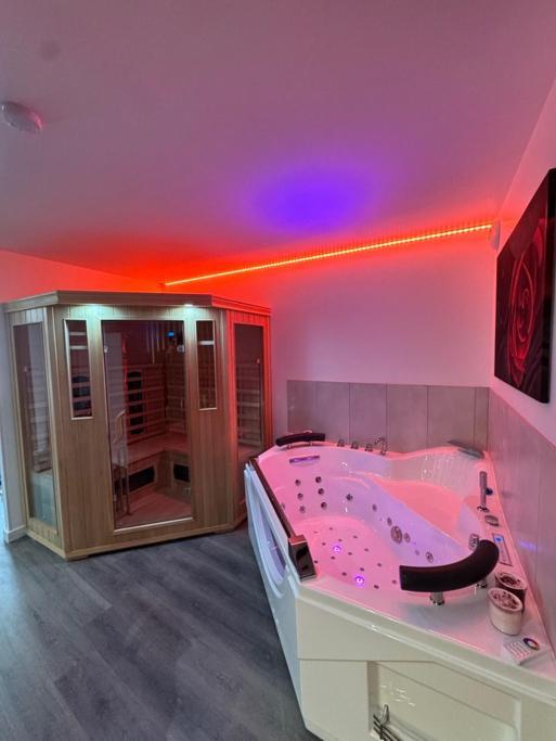 Nuit Defendue - Jacuzzi - Sauna - By Primo C0Nciergerie Турню Екстериор снимка
